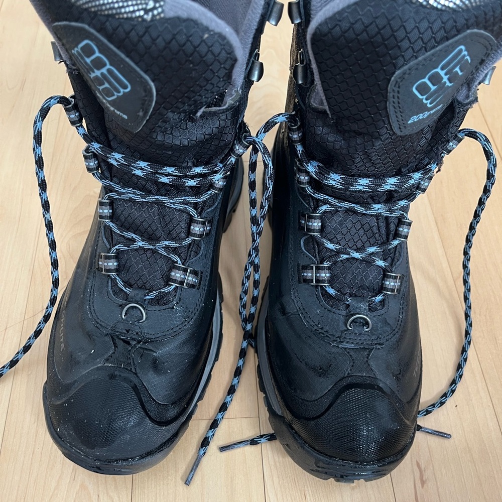 Columbia Omni Heat Black Winter Boots with Ankle Support and Sturdy Sole